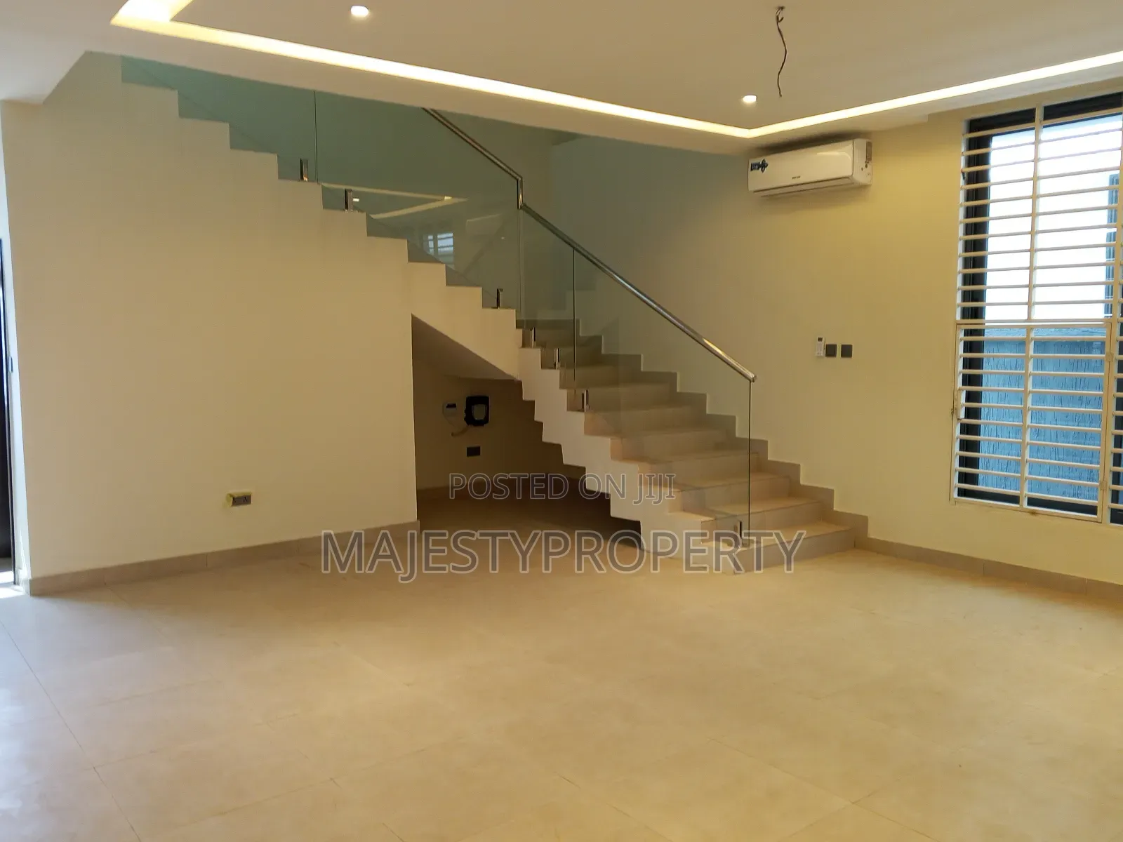 4bdrm Duplex in Hfc Estate, Baatsona Total for sale
