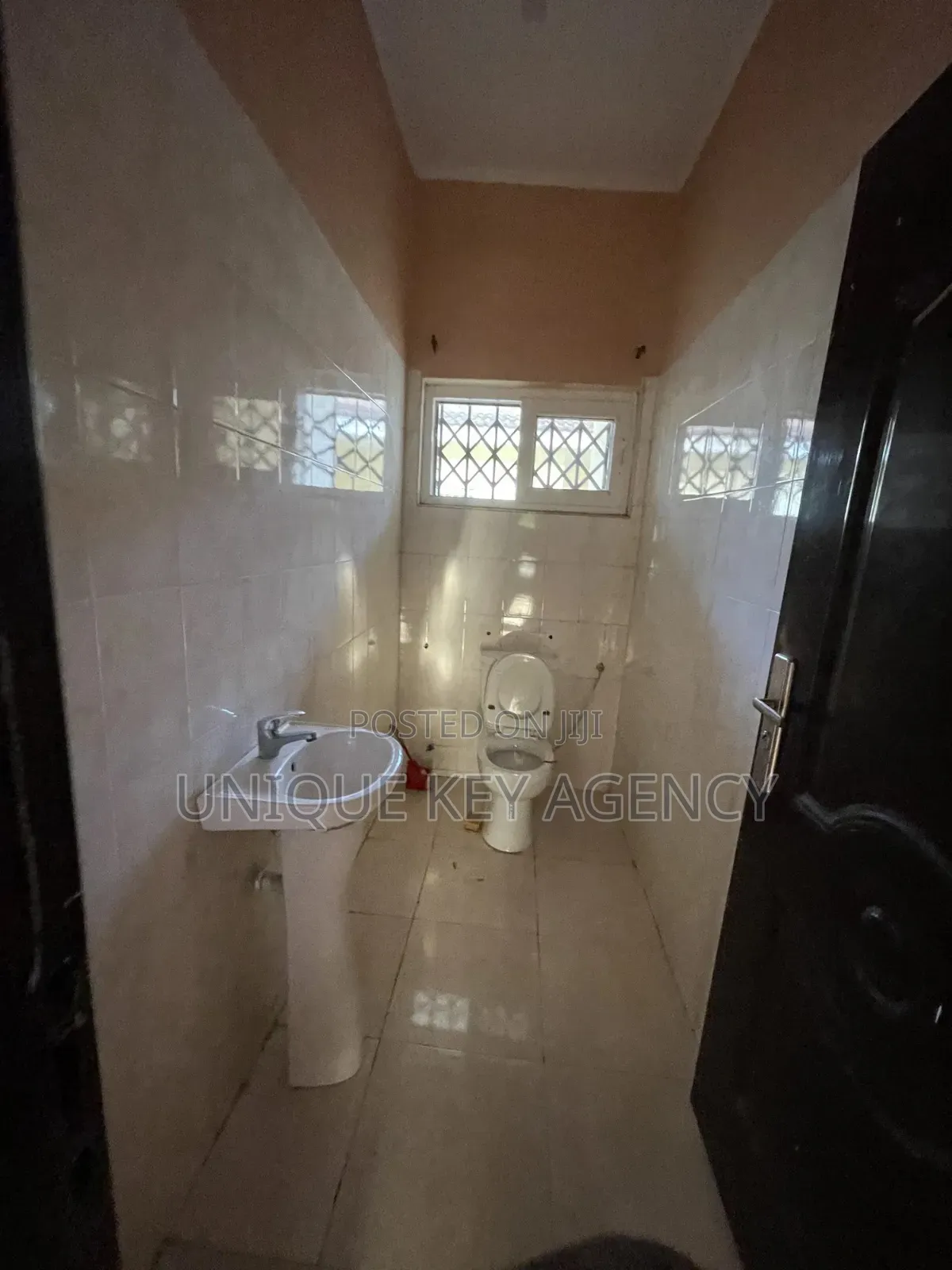 4bdrm House in Unique Key Agency, Manet Court for rent
