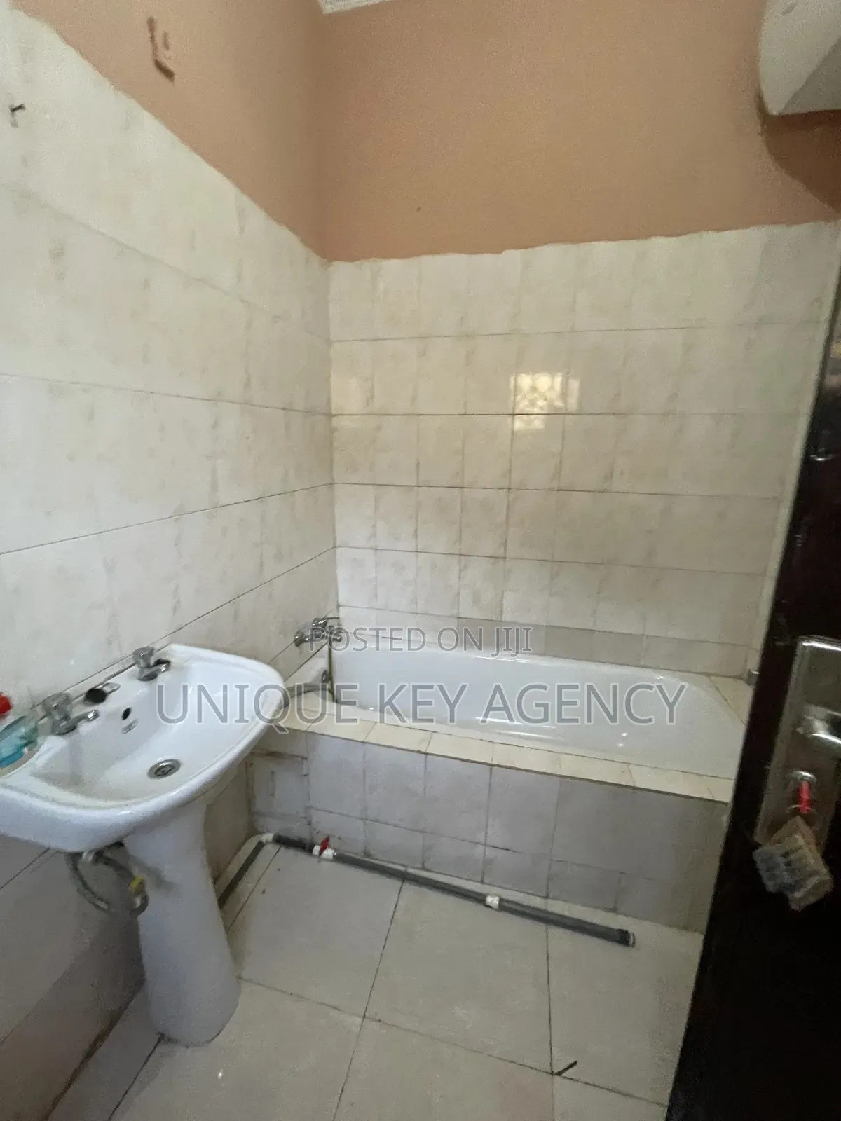 4bdrm House in Unique Key Agency, Manet Court for rent