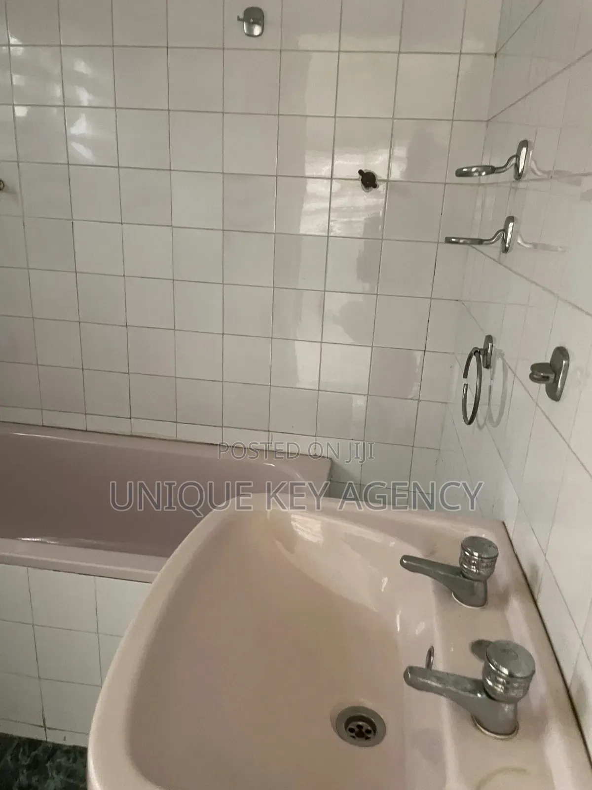 6bdrm House in Unique Key Agency, Tema Metropolitan for rent