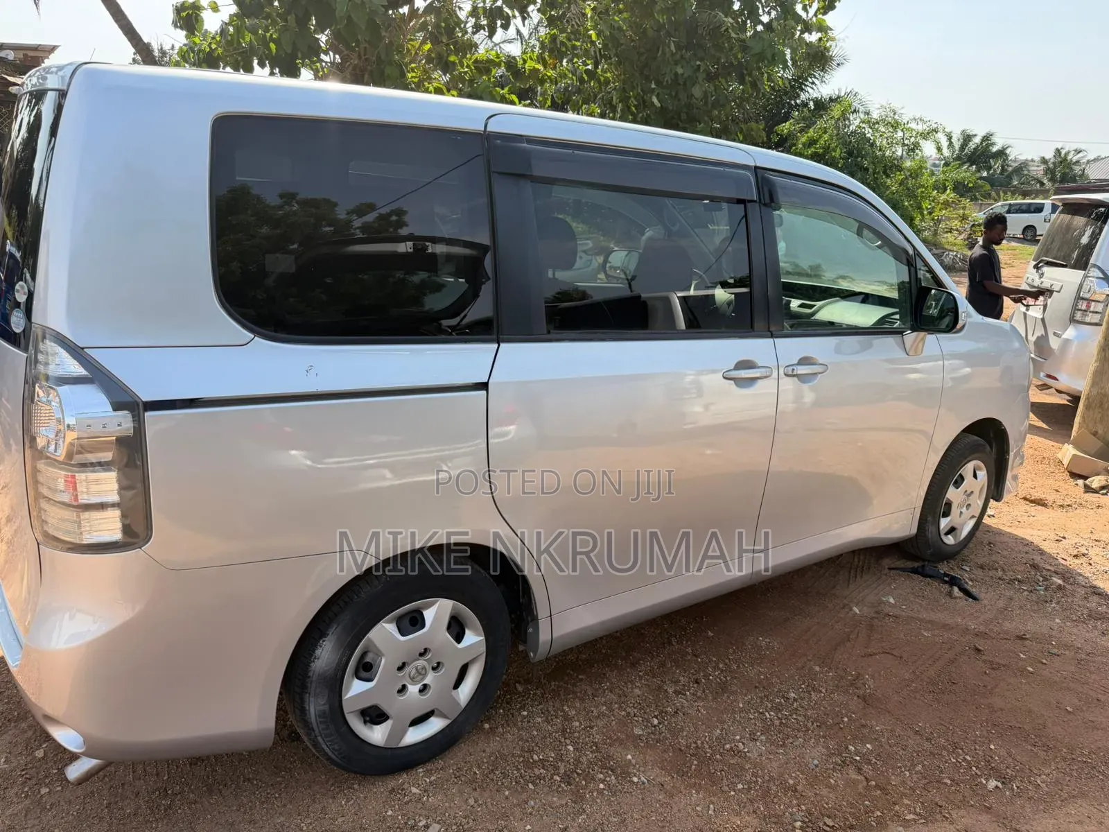 Toyota Voxy 2012 Silver