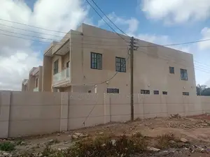 5bdrm Duplex in Ashomang Estate for sale