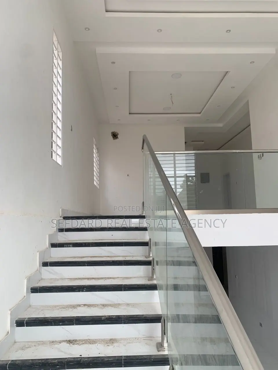 5bdrm Duplex in Ashomang Estate for sale