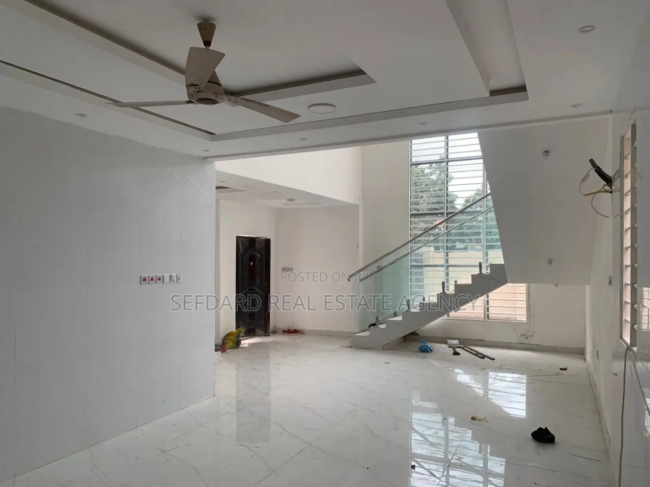 5bdrm Duplex in Ashomang Estate for sale