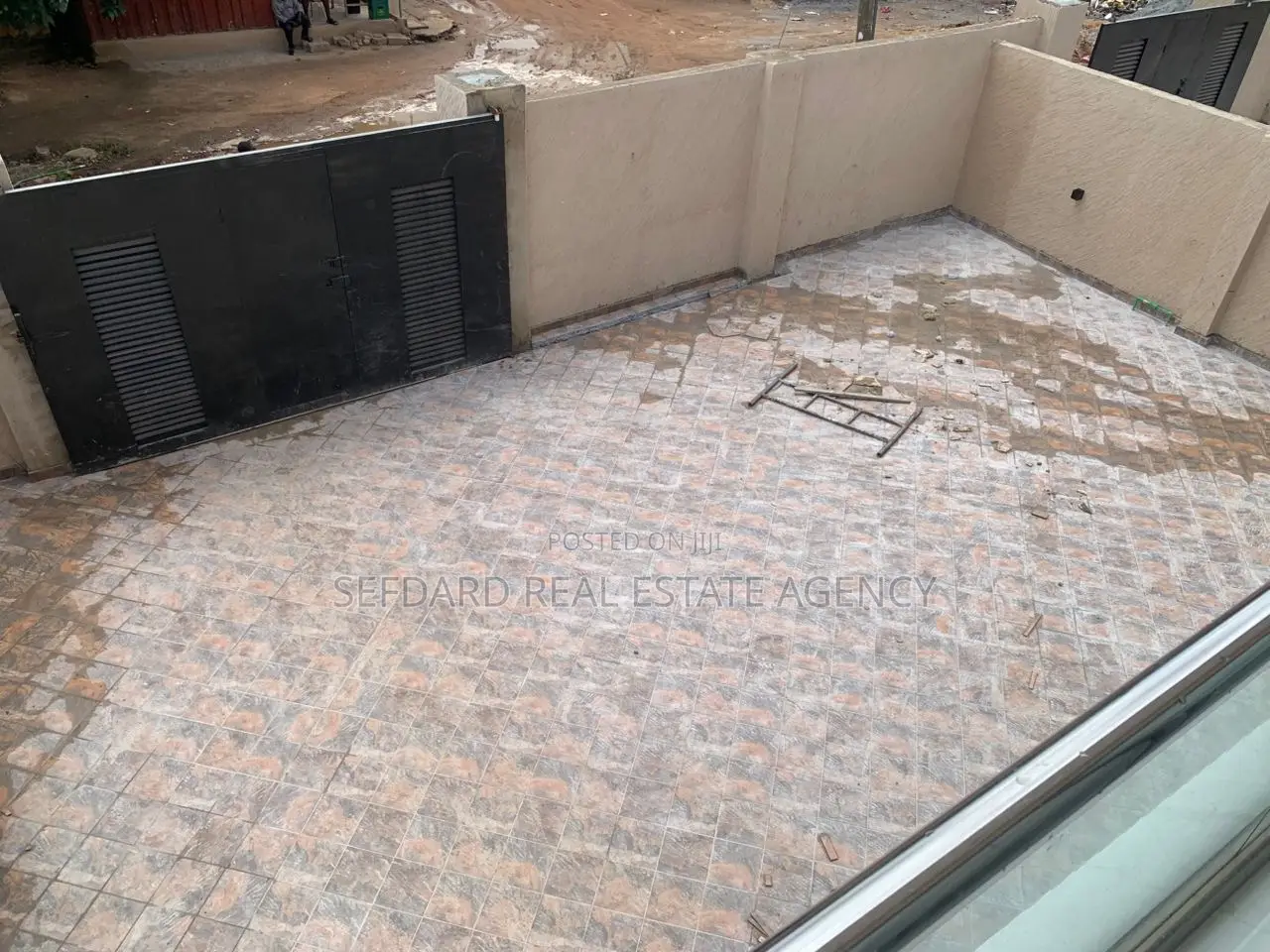 5bdrm Duplex in Ashomang Estate for sale