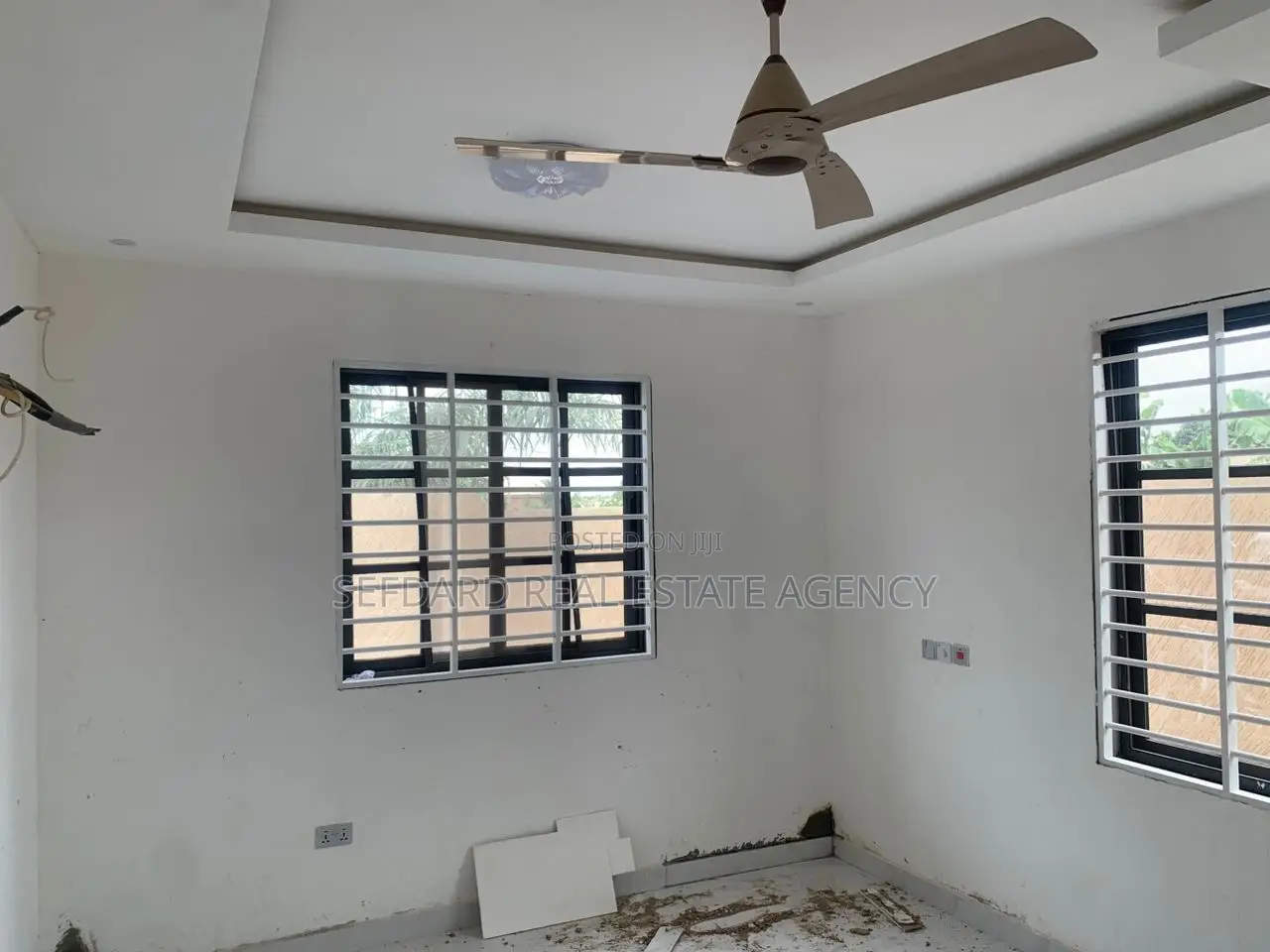 5bdrm Duplex in Ashomang Estate for sale