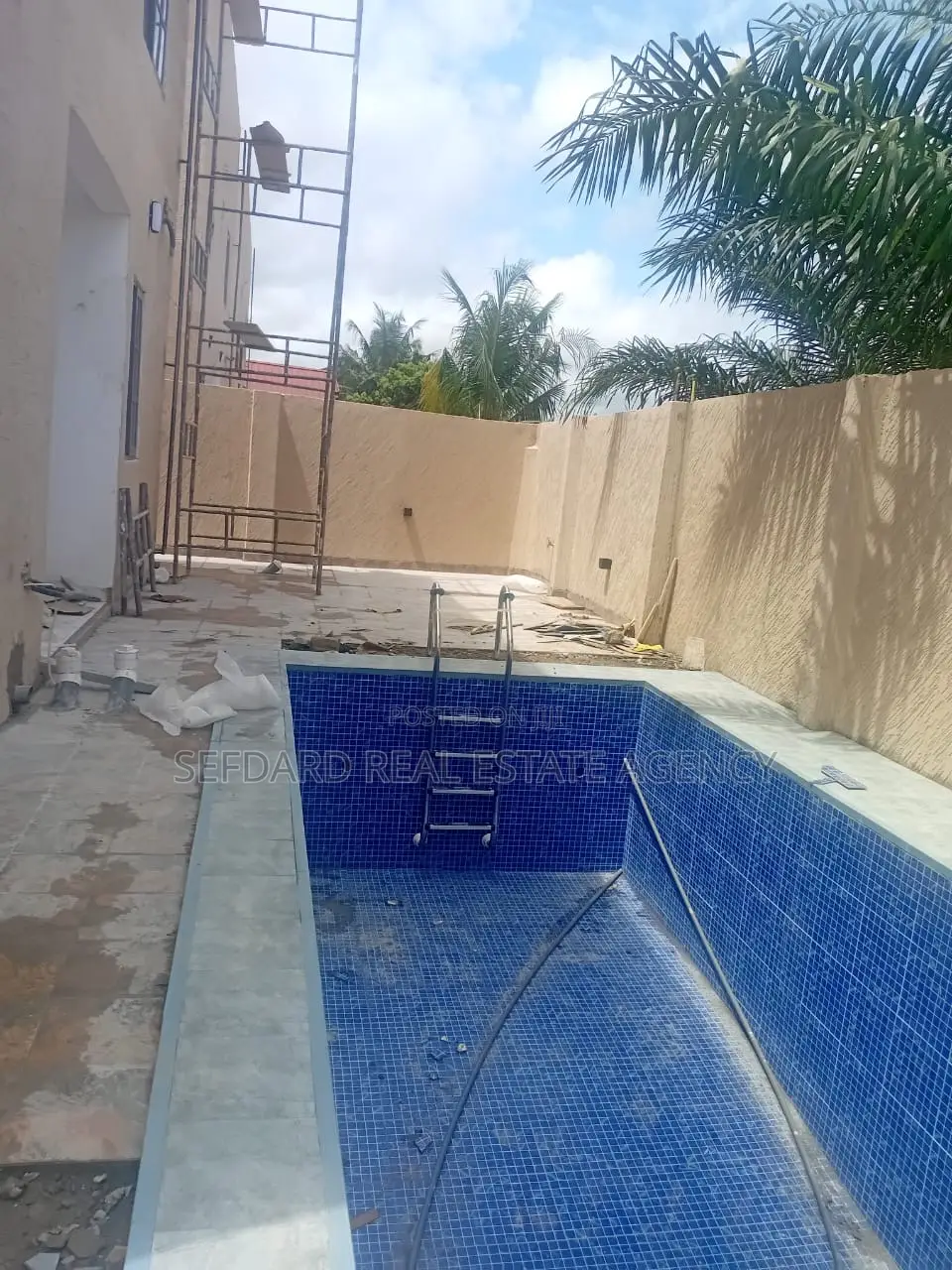 5bdrm Duplex in Ashomang Estate for sale
