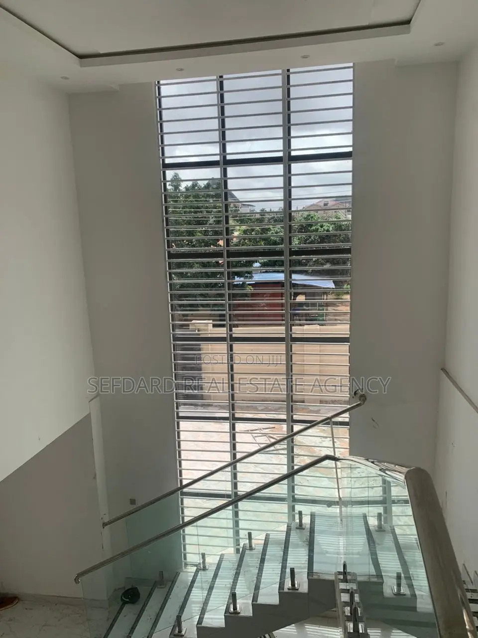5bdrm Duplex in Ashomang Estate for sale