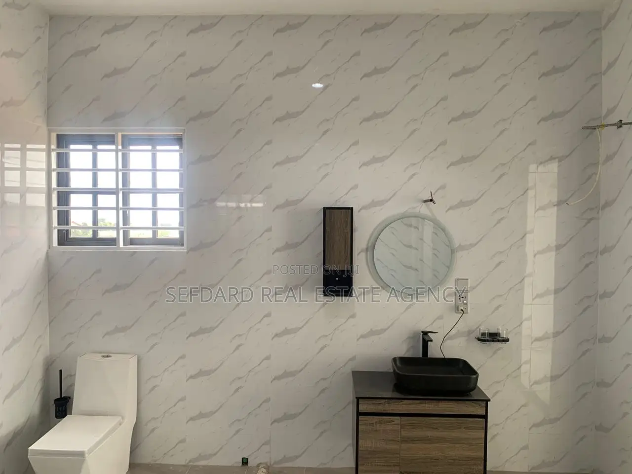 5bdrm Duplex in Ashomang Estate for sale