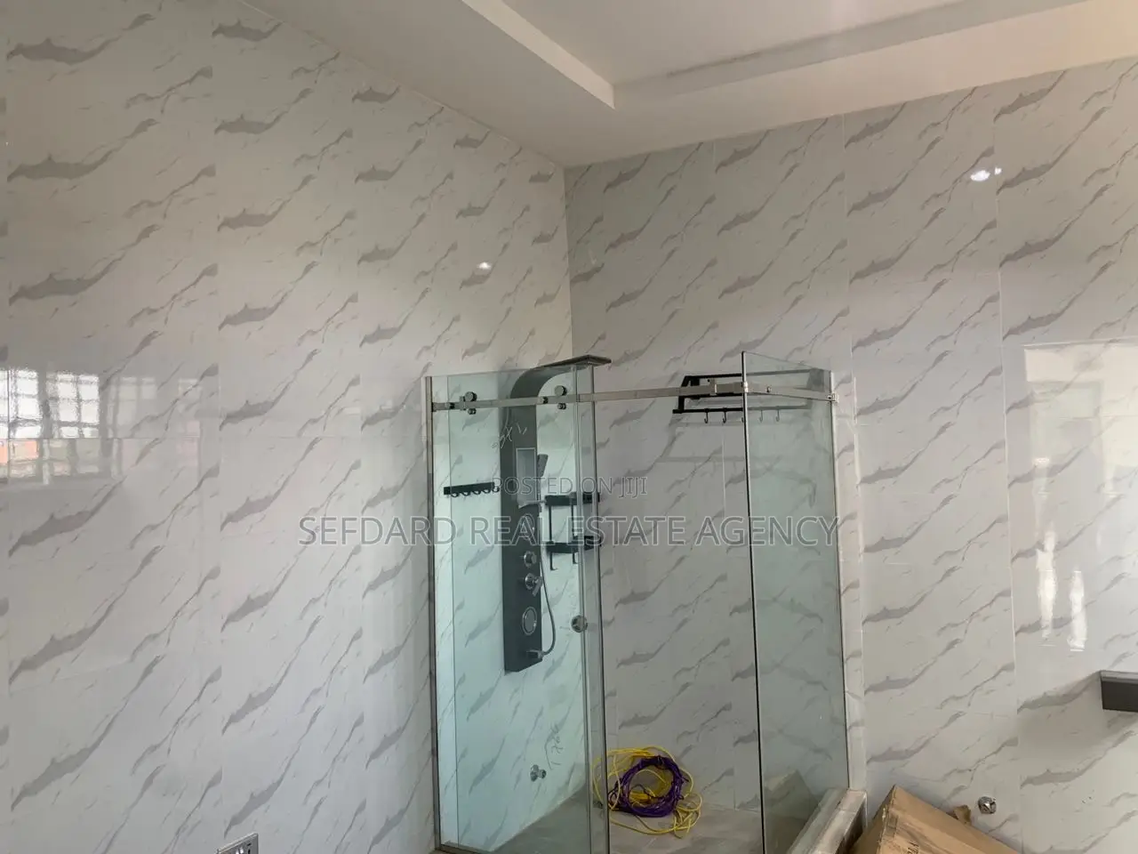 5bdrm Duplex in Ashomang Estate for sale