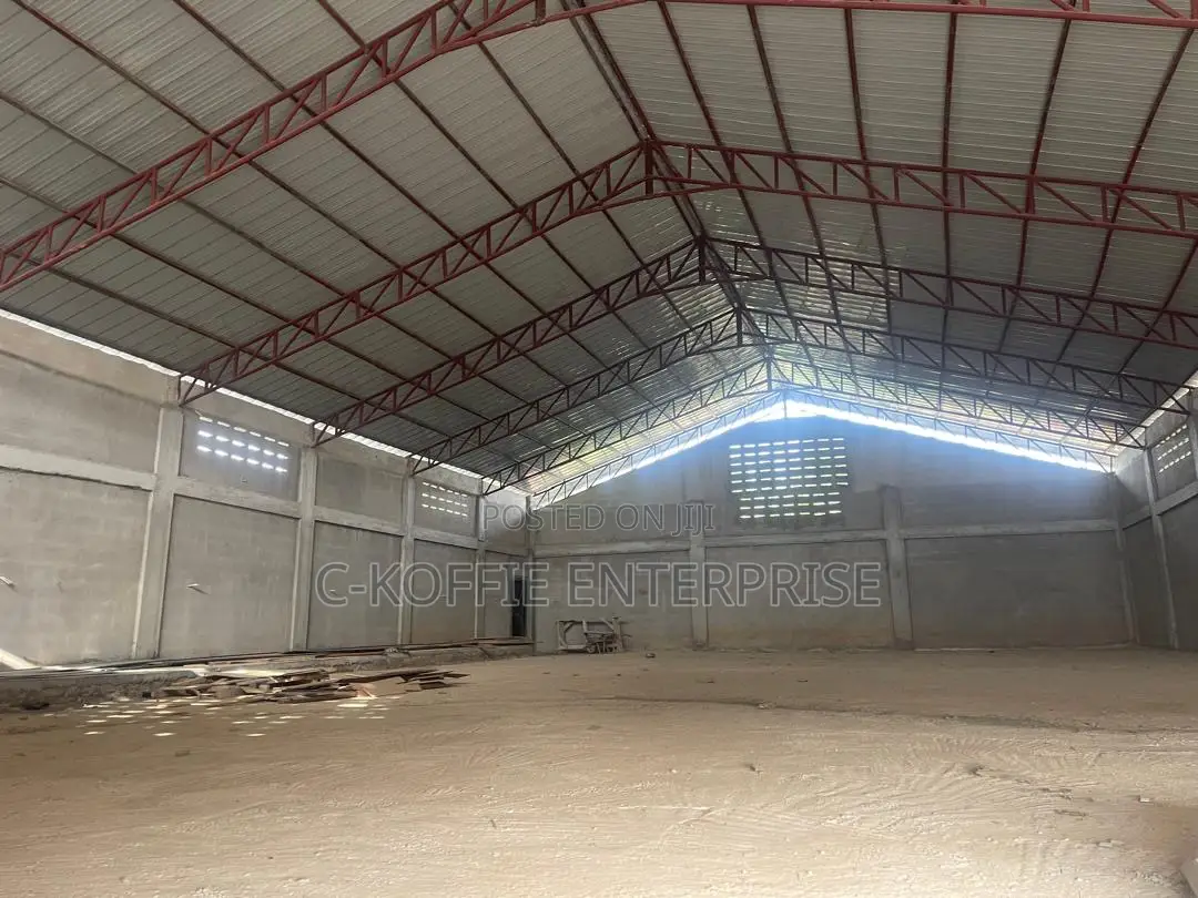 820 SQM Warehouse at Sapeiman for Rent