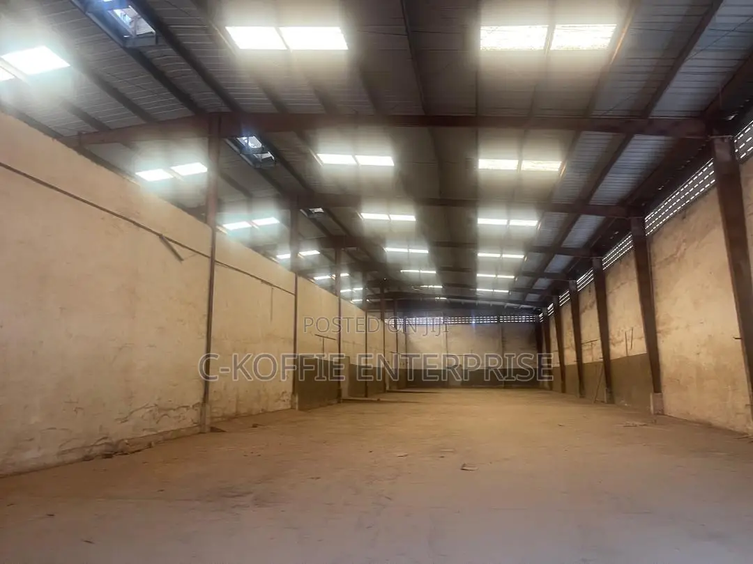 Classic 2000 SQM Warehouse at Tema for Rent