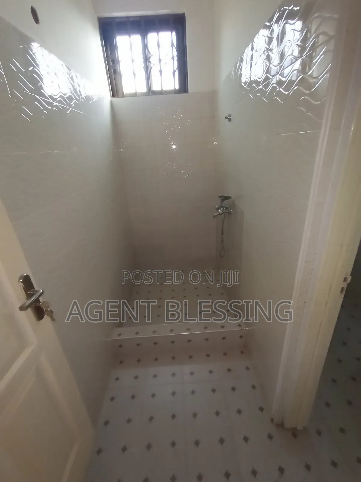 2bdrm Apartment in Afienya-Mataheko, Tema Metropolitan for rent
