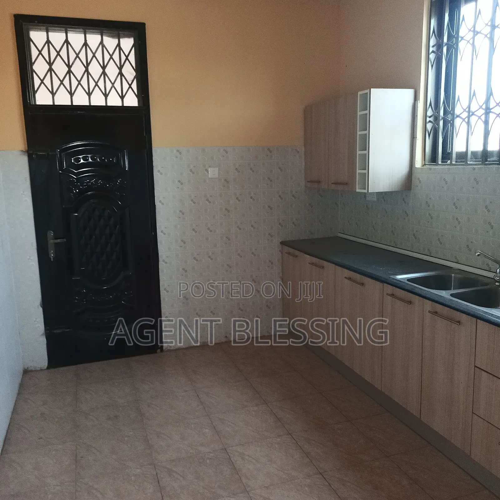2bdrm Apartment in Afienya-Mataheko, Tema Metropolitan for rent