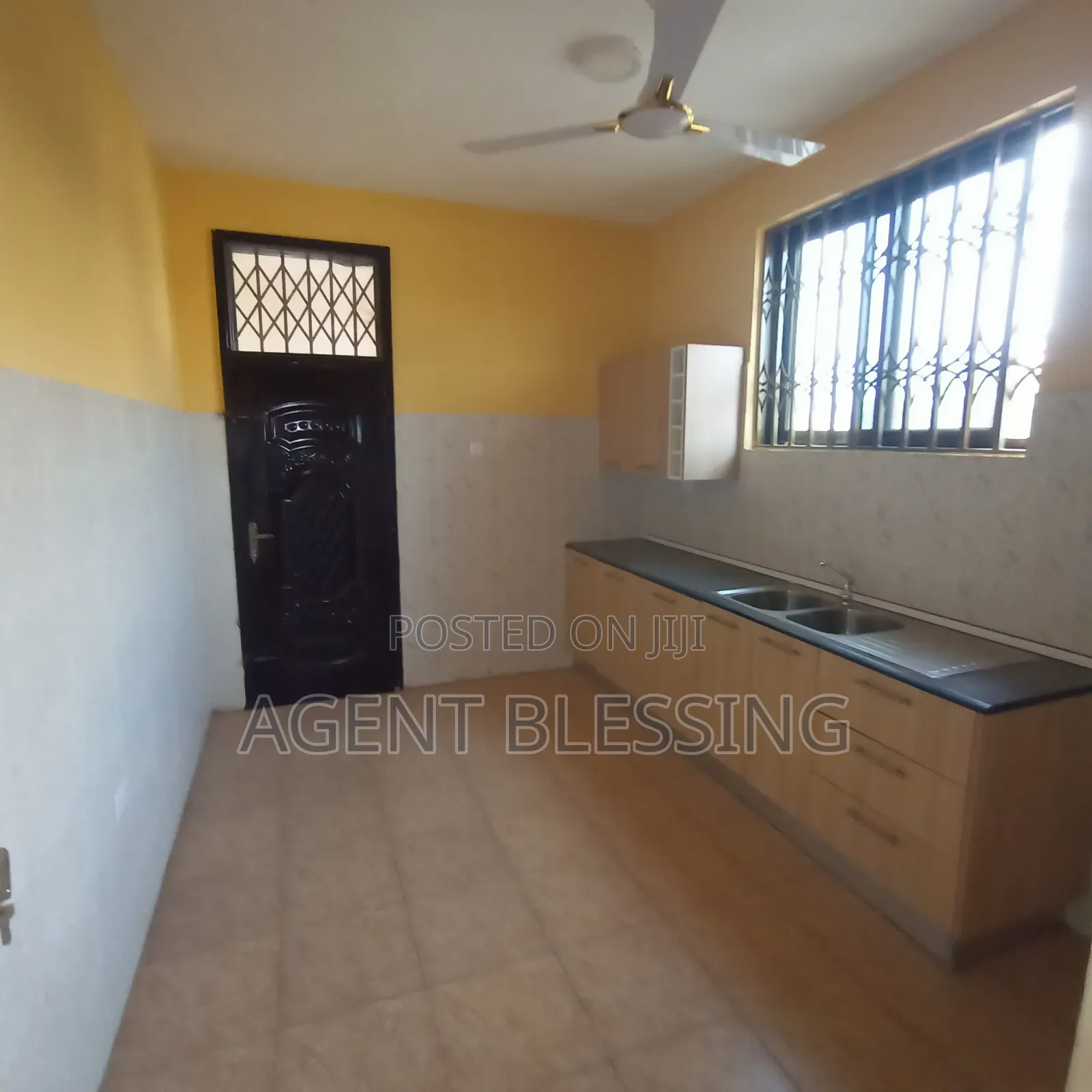 2bdrm Apartment in Afienya-Mataheko, Tema Metropolitan for rent