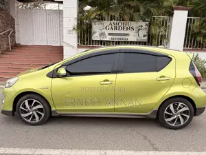 Toyota Aqua 2015 Green