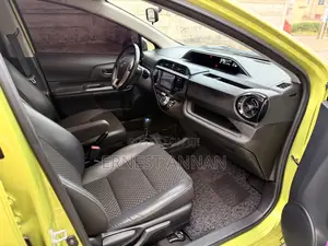Toyota Aqua 2015 Green