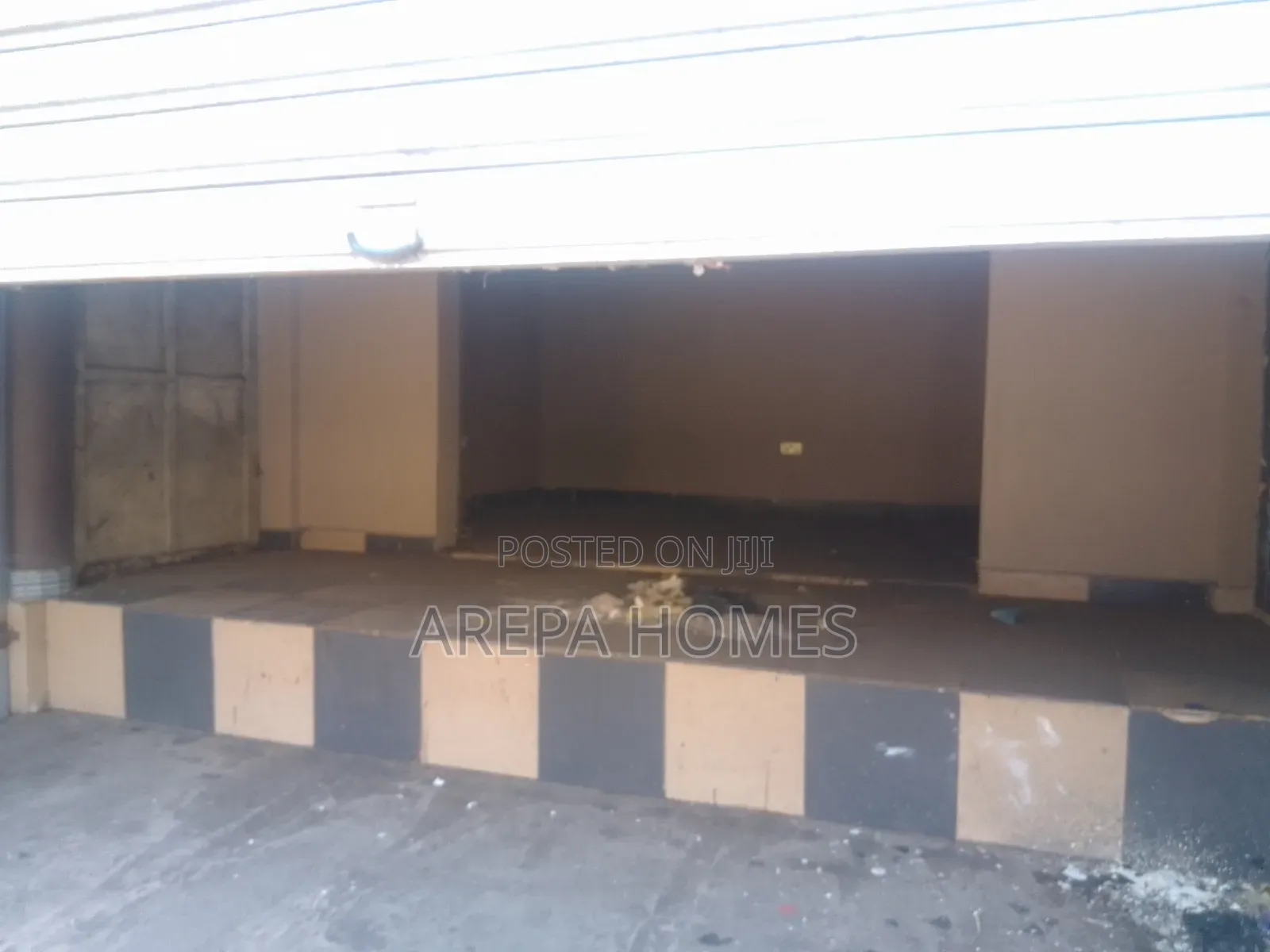 Prime Area Shop for Rent in Madina Market