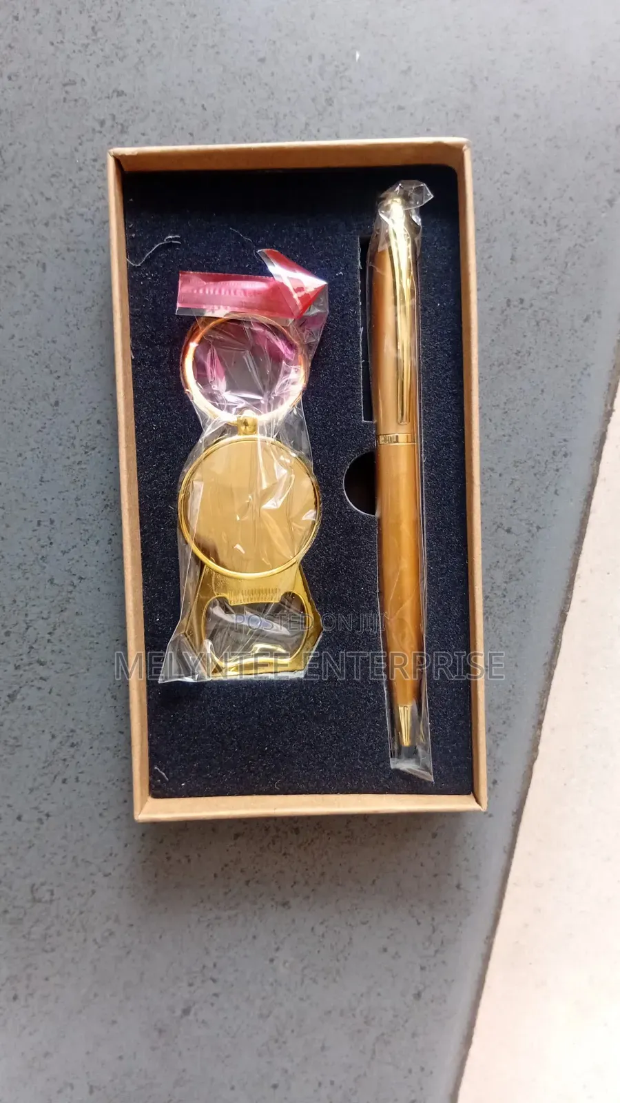 Keyholder and Pen for Souvenirs