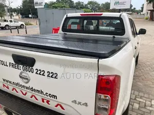 Navara Bucket Cover