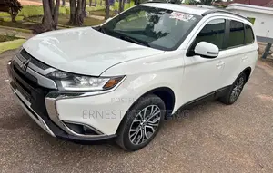 Mitsubishi Outlander 2017 White