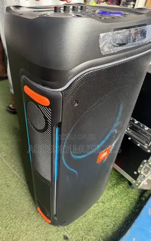 JBL Rechargeable Speaker With Two Microphones