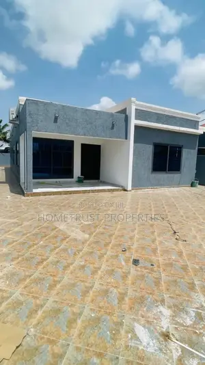 3bdrm Duplex in Ablekuma Amomorle, Pentecost for sale