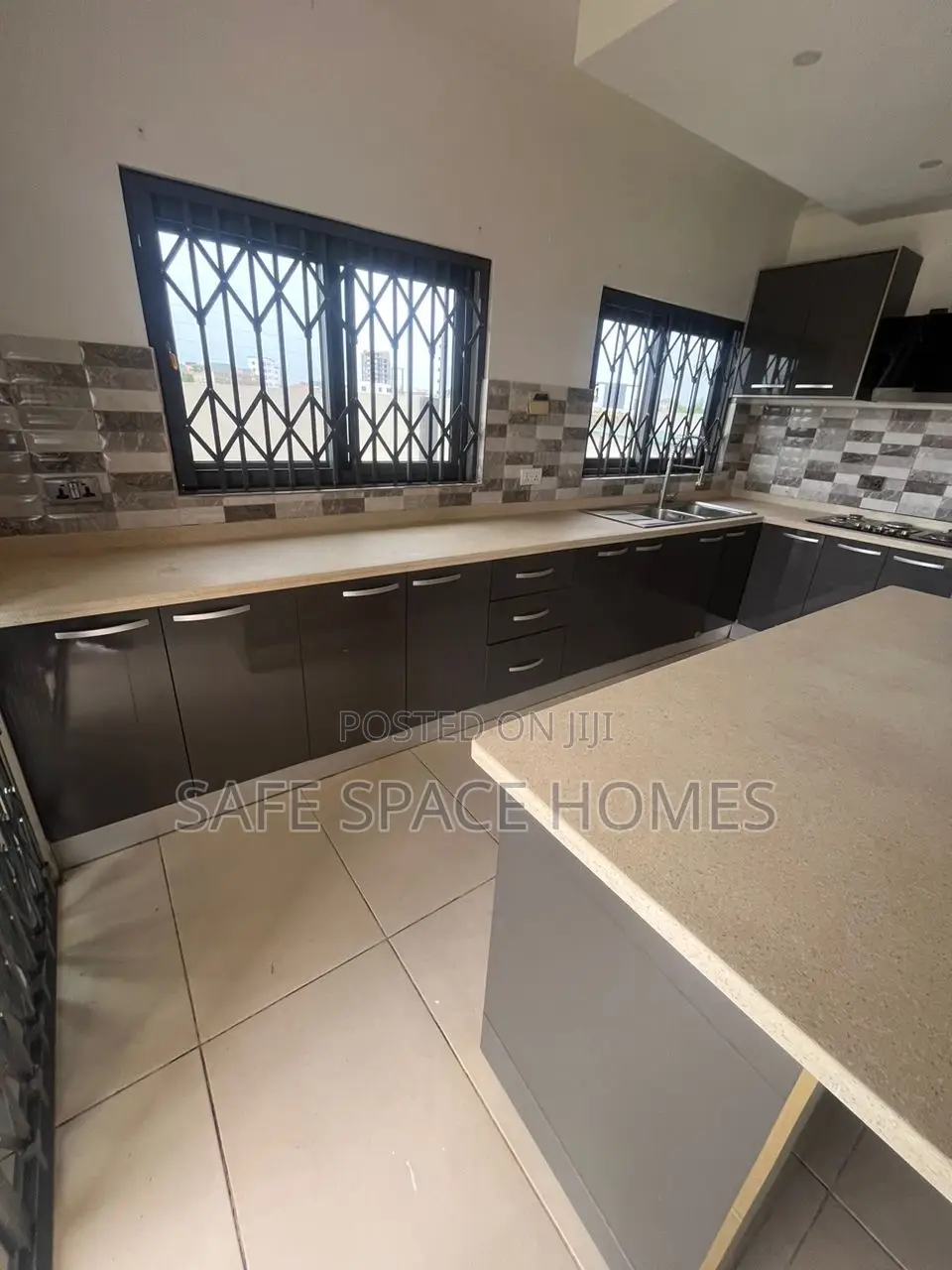 4bdrm Duplex in Burma Camp for rent