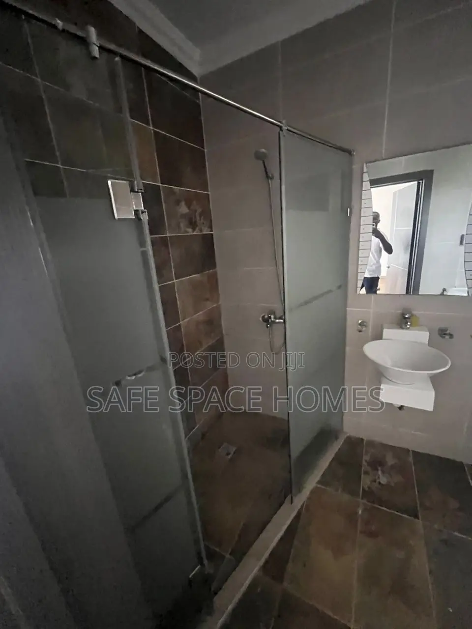 4bdrm Duplex in Burma Camp for rent