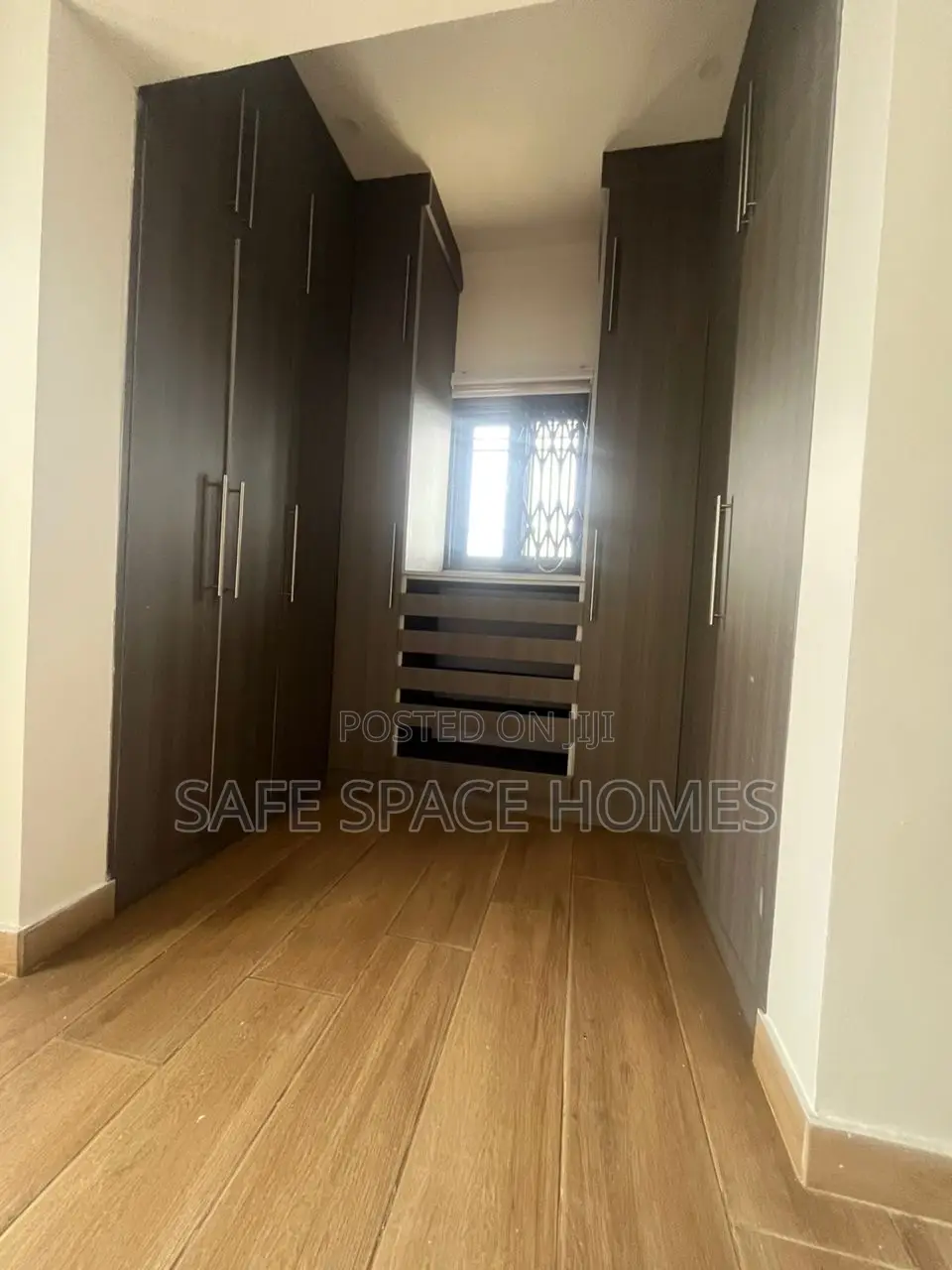 4bdrm Duplex in Burma Camp for rent