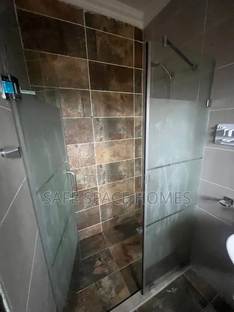 4bdrm Duplex in Burma Camp for rent