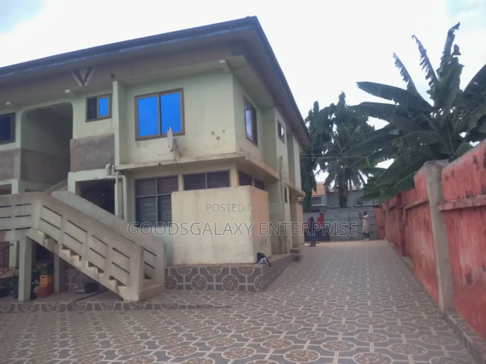 8bdrm House in Kumasi Metropolitan for sale