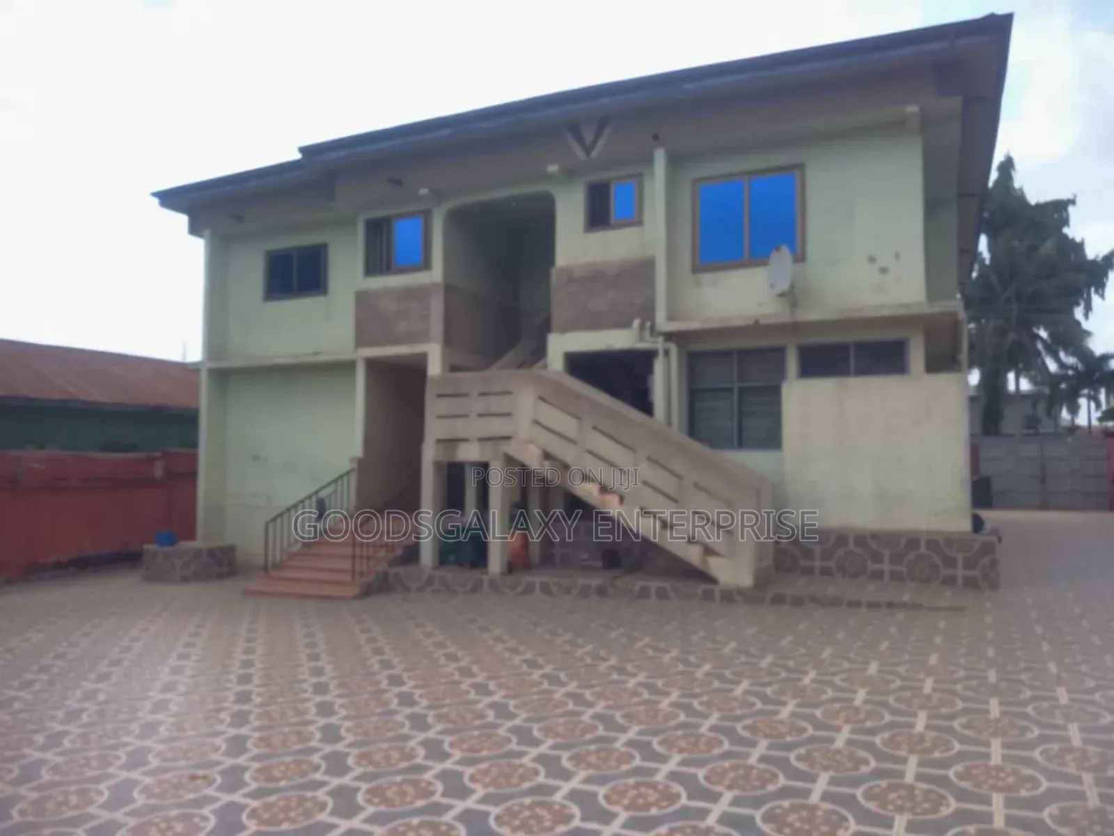 8bdrm House in Kumasi Metropolitan for sale