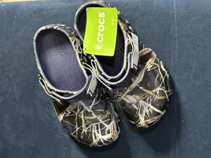 Quality Comfortable Crocs Clogs For Both Men And Women Size 40-45