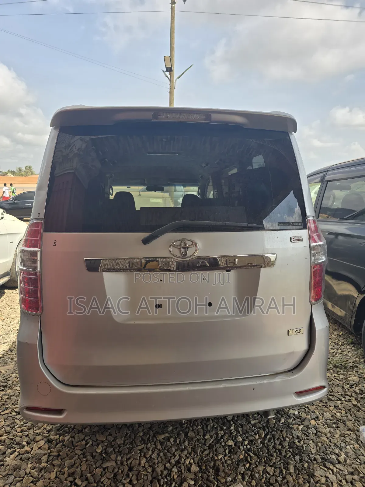 Toyota Noah 2.0 143hp AWD (8 Seater) 2013 Gray