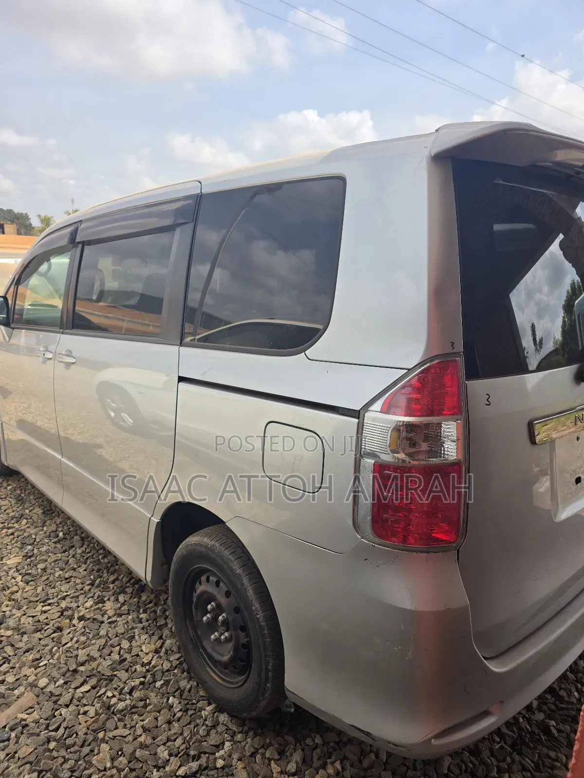 Toyota Noah 2.0 143hp AWD (8 Seater) 2013 Gray