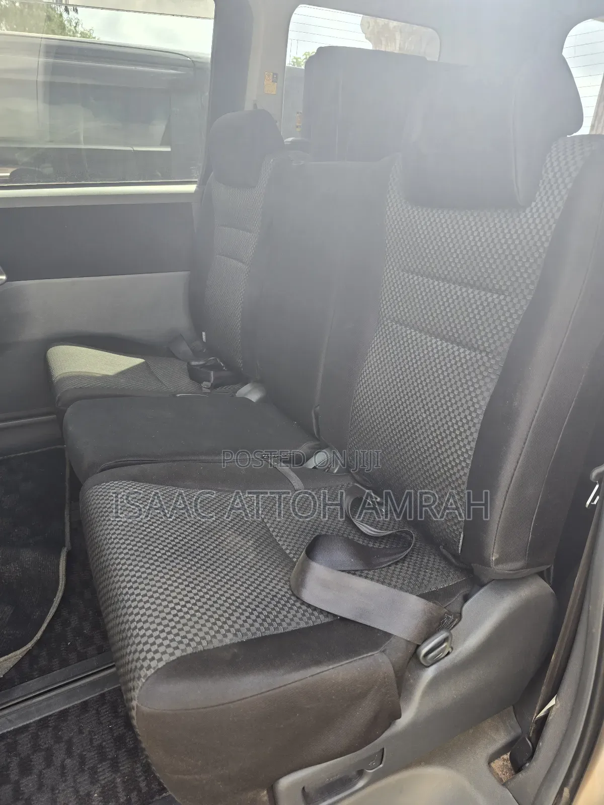 Toyota Noah 2.0 143hp AWD (8 Seater) 2013 Gray