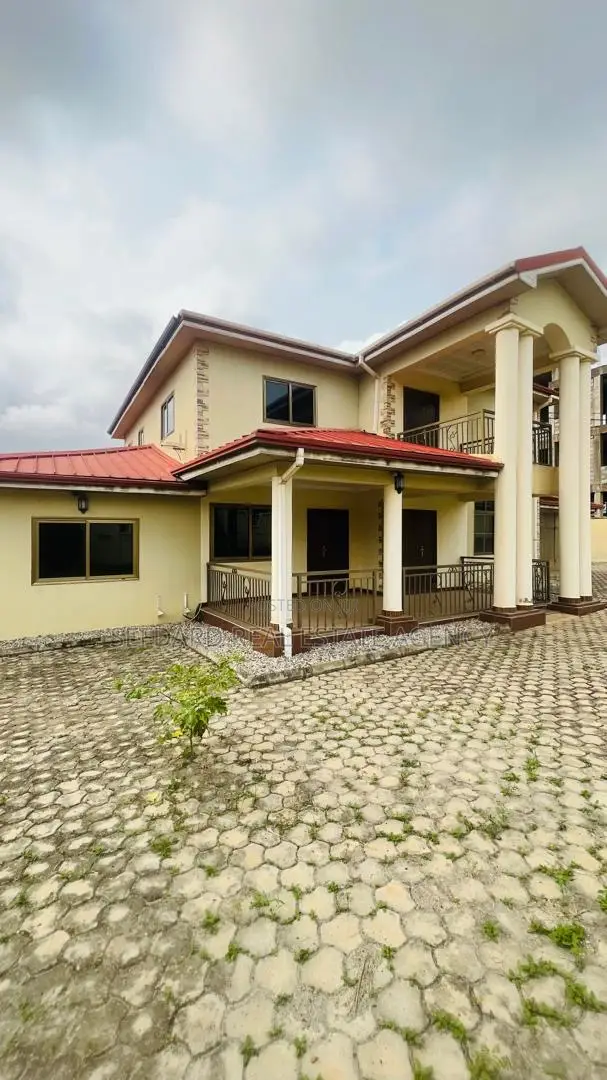 5bdrm House in Pokuase for sale