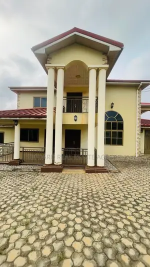 5bdrm House in Pokuase for sale