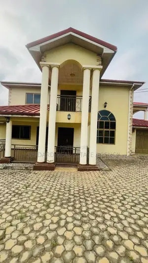 5bdrm House in Pokuase for sale