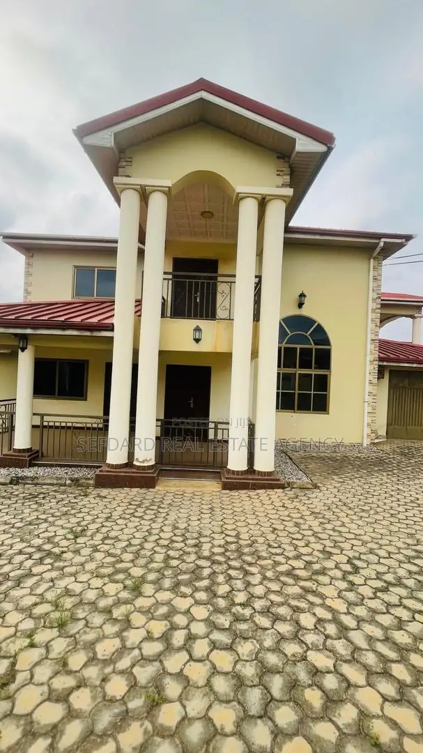 5bdrm House in Pokuase for sale