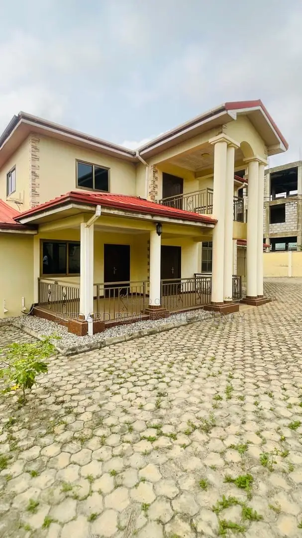 5bdrm House in Pokuase for sale