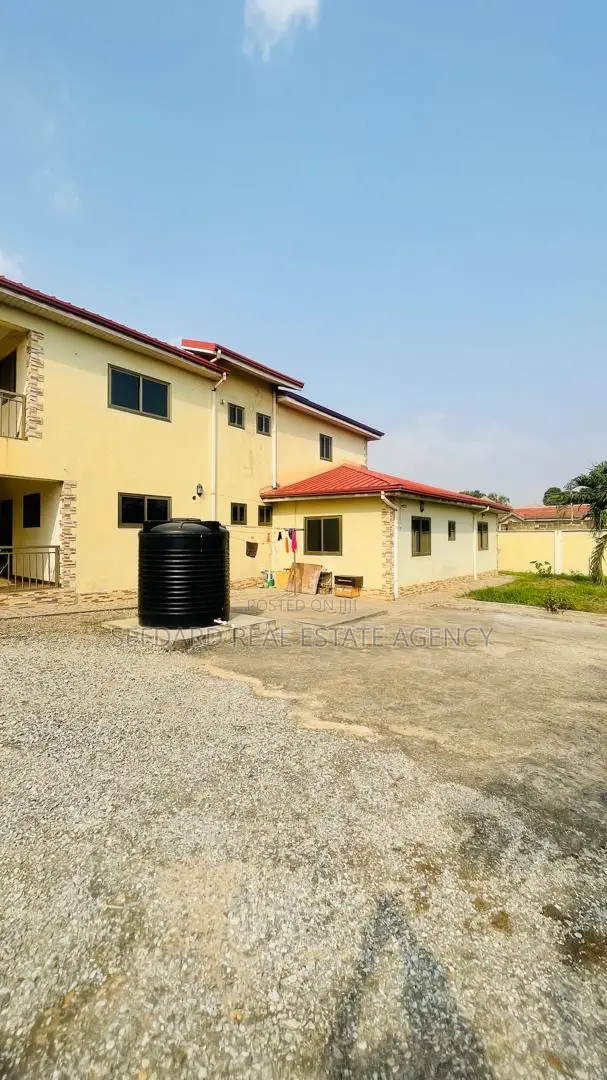 5bdrm House in Pokuase for sale