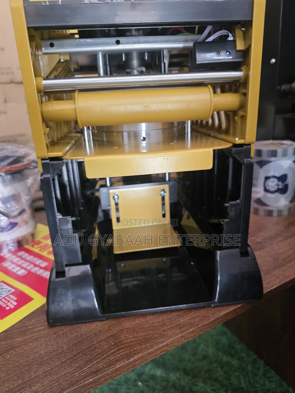 Semi-Automatic Cup Sealing Machine