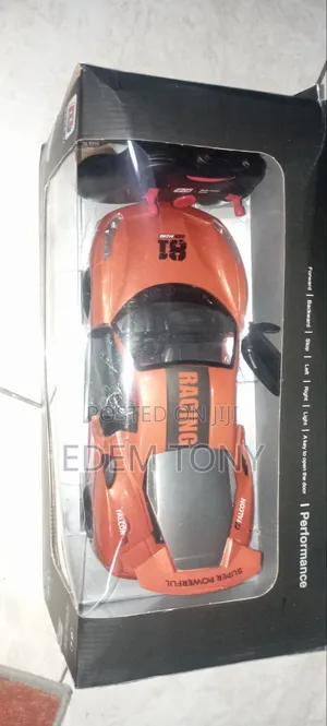 Dong Yi Remote / Radio-Controlled Model Car