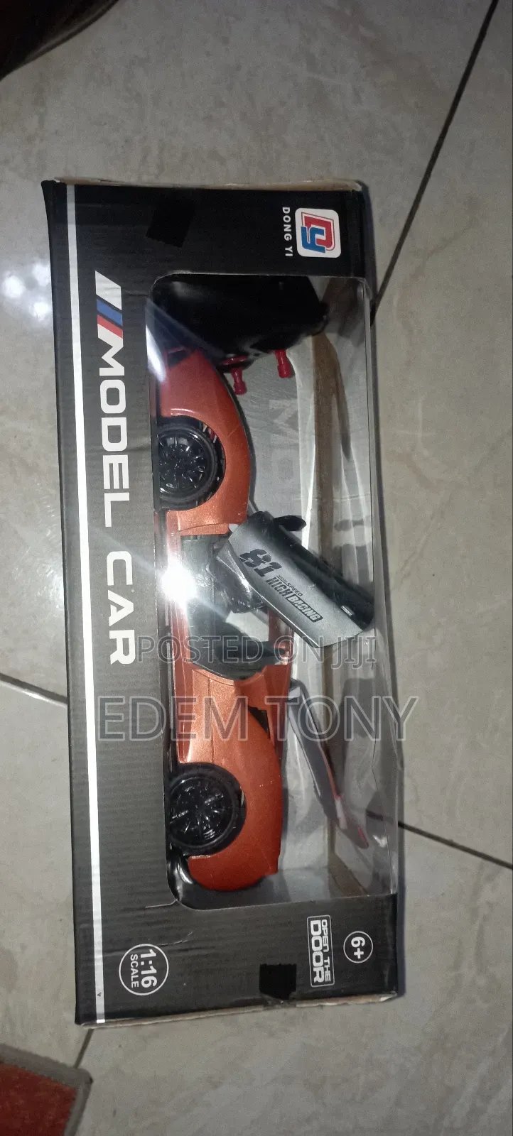 Dong Yi Remote / Radio-Controlled Model Car