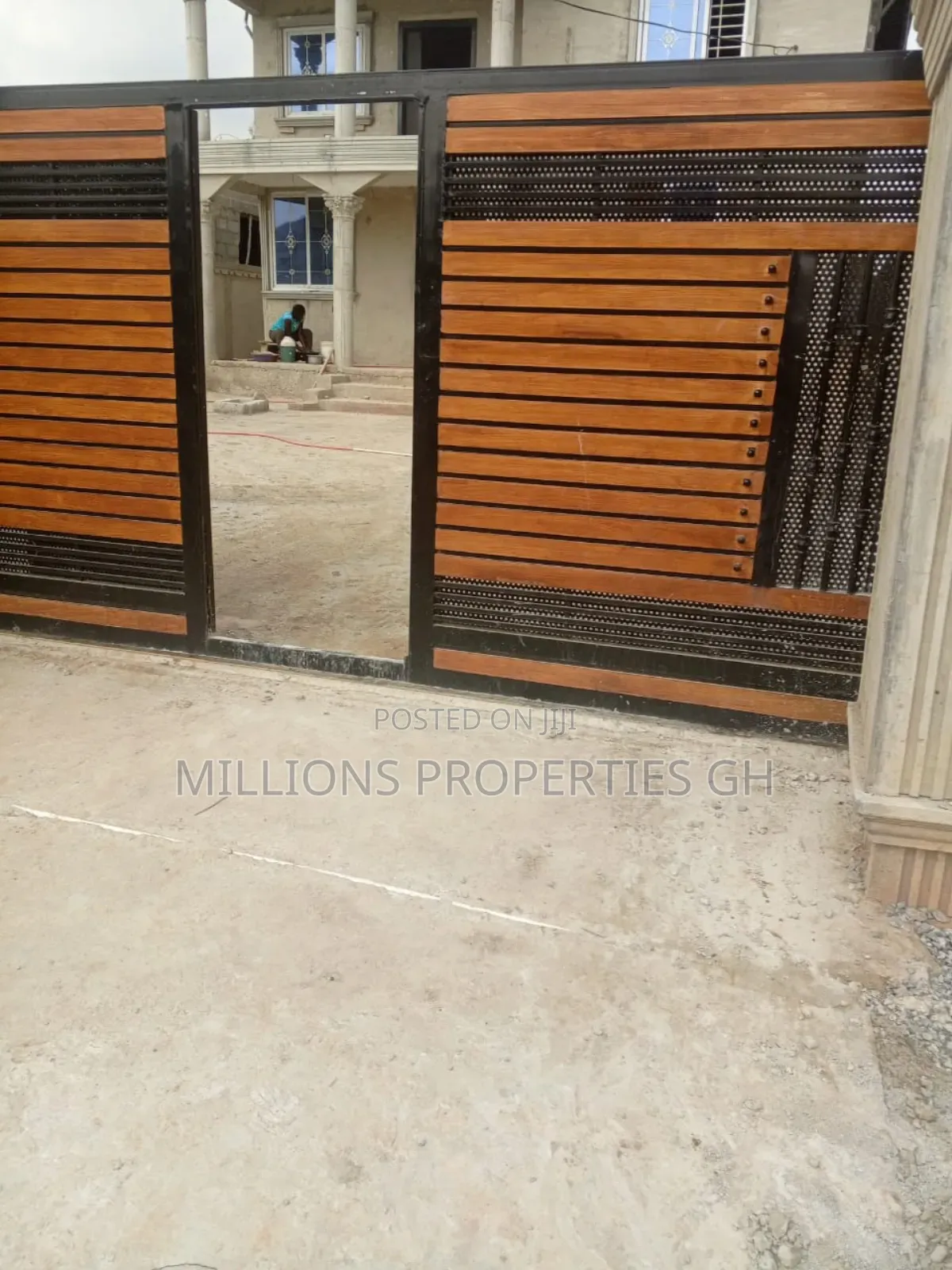 5bdrm House in Millions Properties, Kumasi Metropolitan for sale