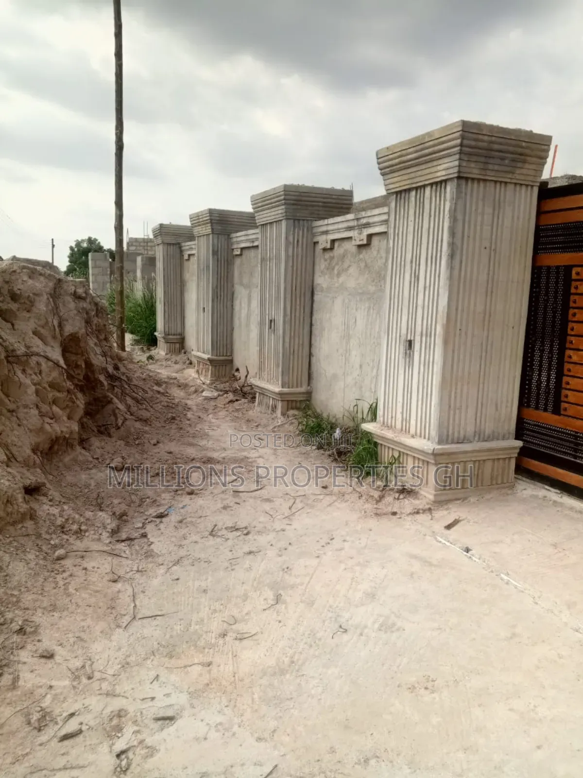5bdrm House in Millions Properties, Kumasi Metropolitan for sale