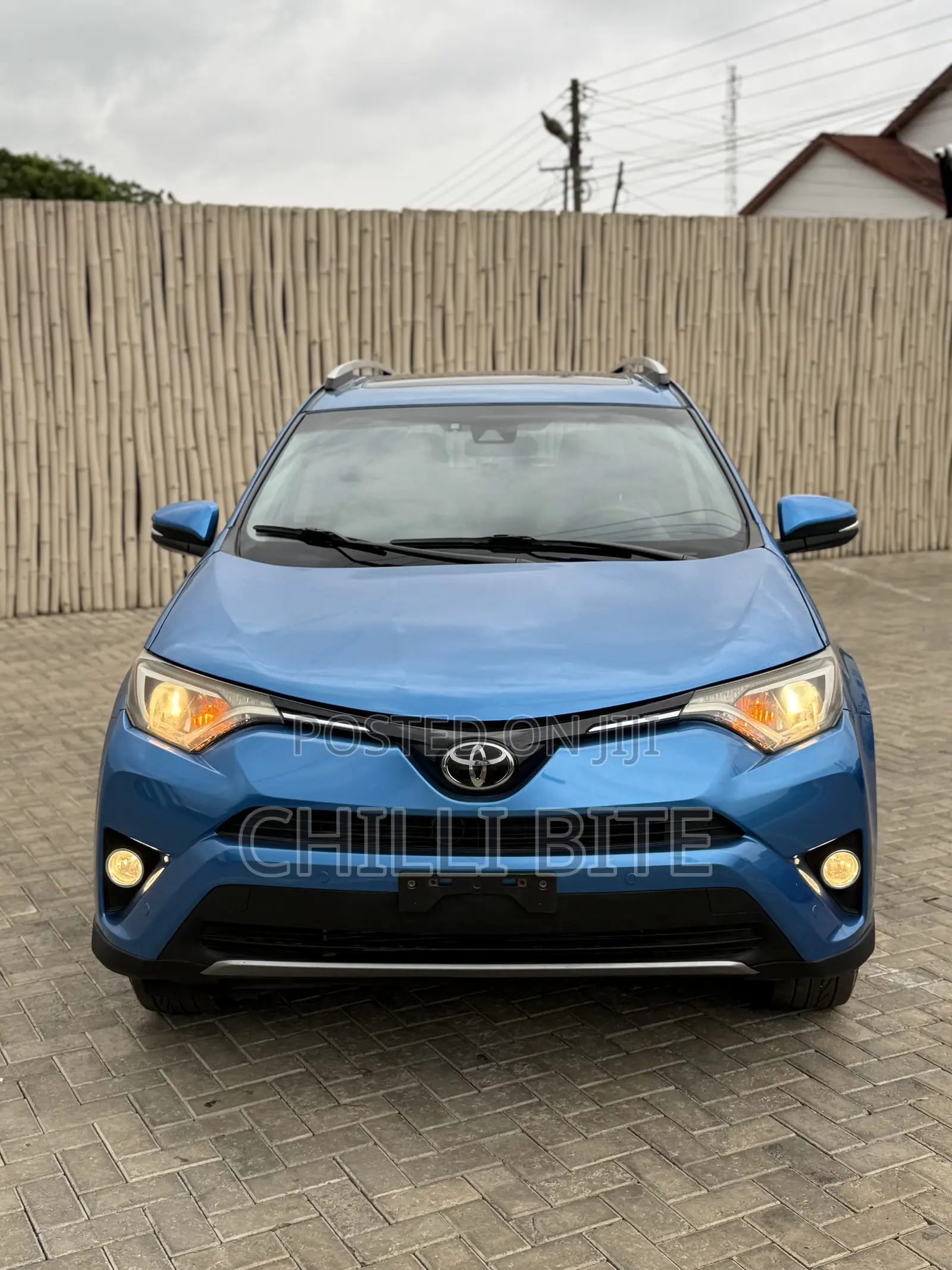 Toyota RAV4 XLE FWD (2.5L 4cyl 6A) 2017 Blue