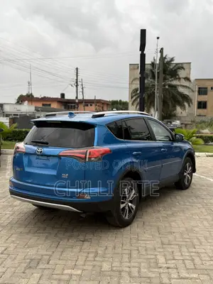 Toyota RAV4 XLE FWD (2.5L 4cyl 6A) 2017 Blue